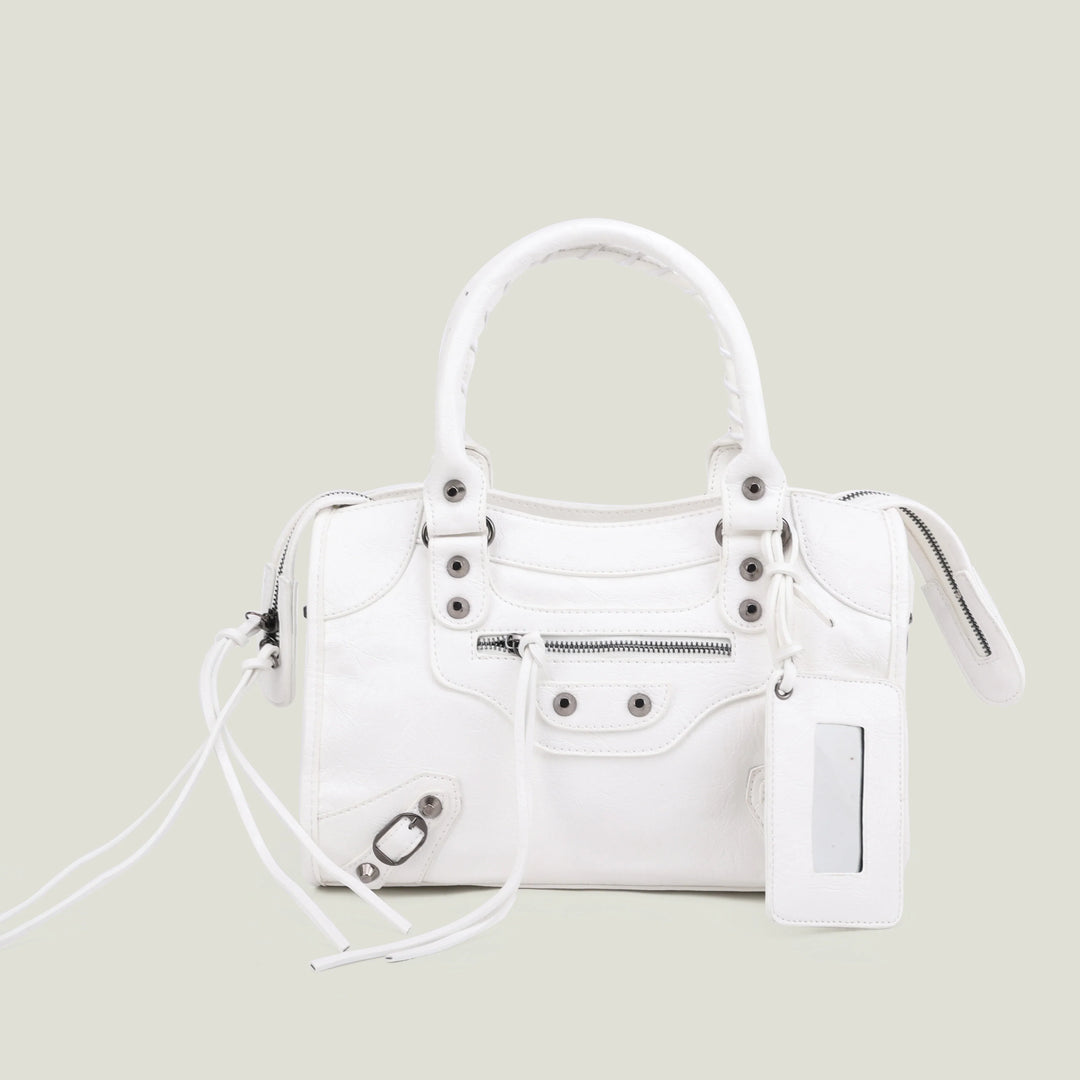 Sac femmes noir, cuir synthétique de qualité, style intemporel.
