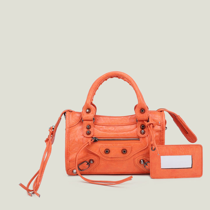 Sac tendance rouge, accessoire polyvalent pour un look dynamique.