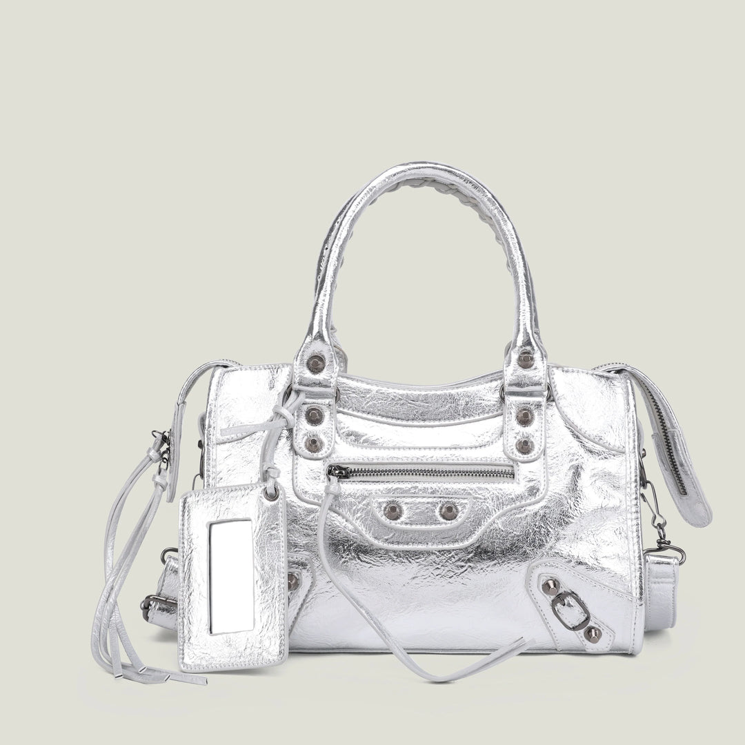 Sac à main noir, chic et pratique, pour accompagner toutes vos tenues.