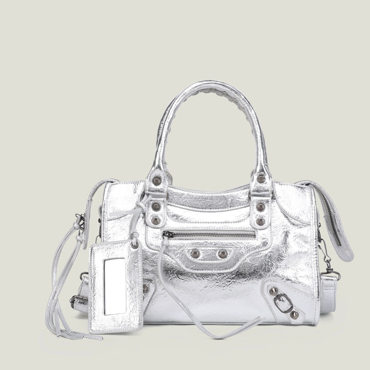 Sac à main noir, chic et pratique, pour accompagner toutes vos tenues.