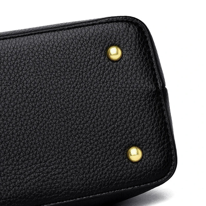 Sac à bandoulière noir moyen pour femme, en cuir vegan de haute qualité, style intemporel.