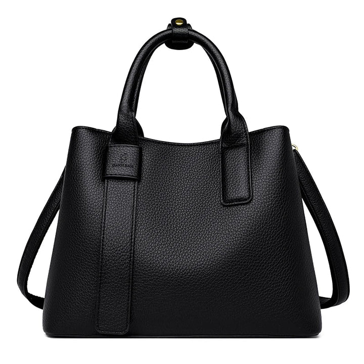 Accessoire mode féminin: sac noir chic de taille moyenne en cuir vegan, parfait pour toute occasion.