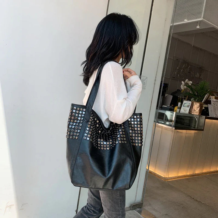 Grand sac à main noir souple femme, design moderne en cuir synthétique doux, idéal pour le quotidien.