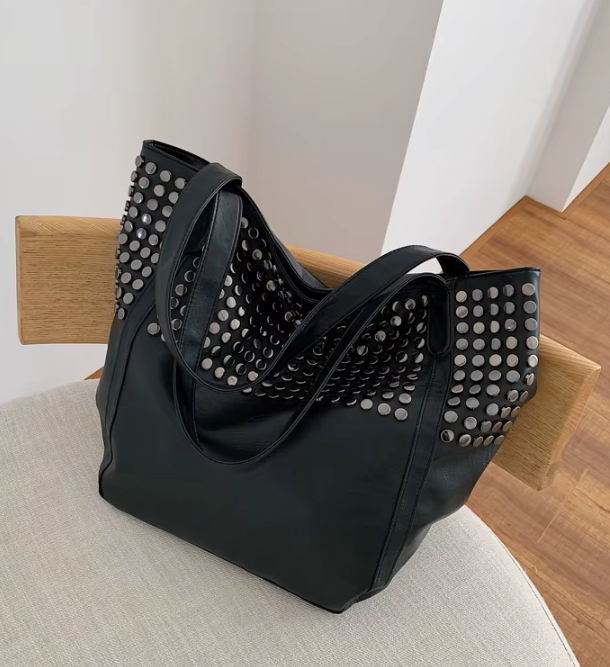 Sac cabas noir souple femme, élégant en cuir synthétique, grand et pratique pour vos essentiels.