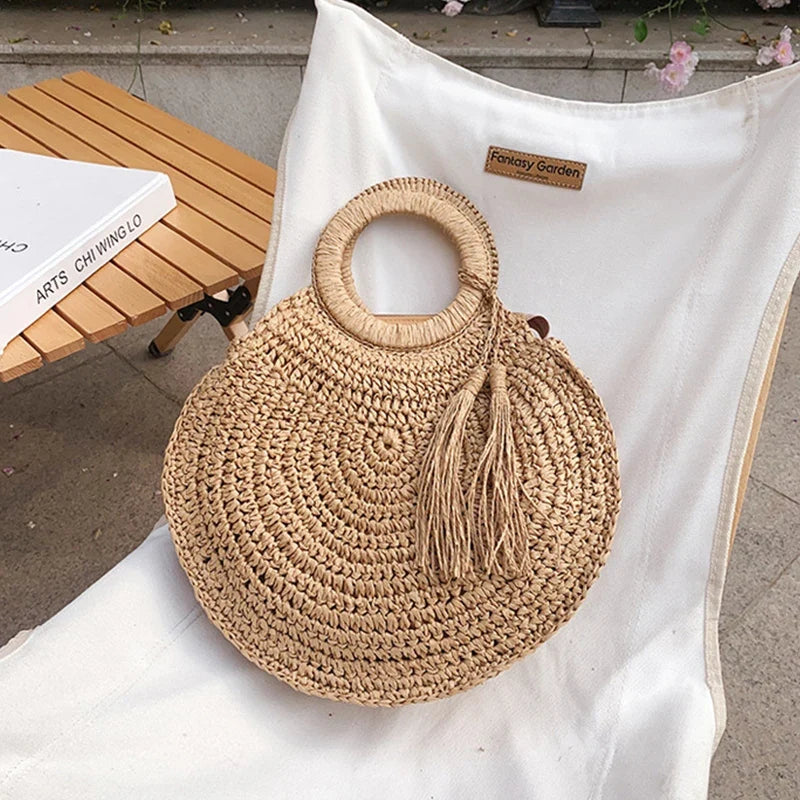 Sac à main en paille style panier bohème pour femme, accessoire d'été chic, élégant et pratique.
