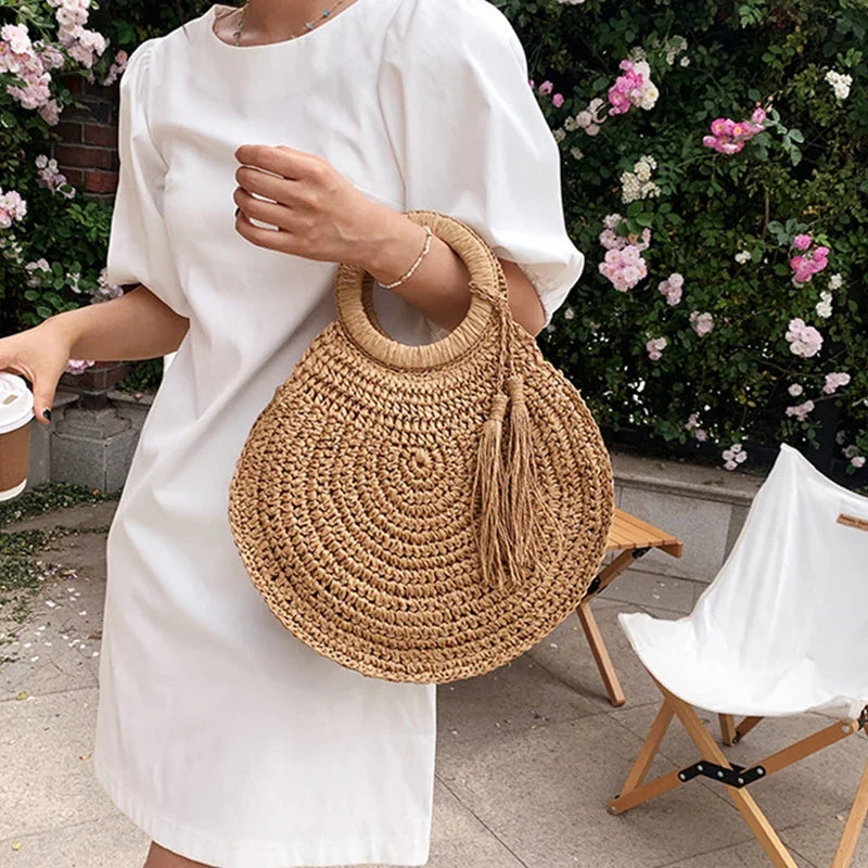 Sac à main bohème pour femme, en paille, parfait pour la saison estivale, accessoire chic et léger.