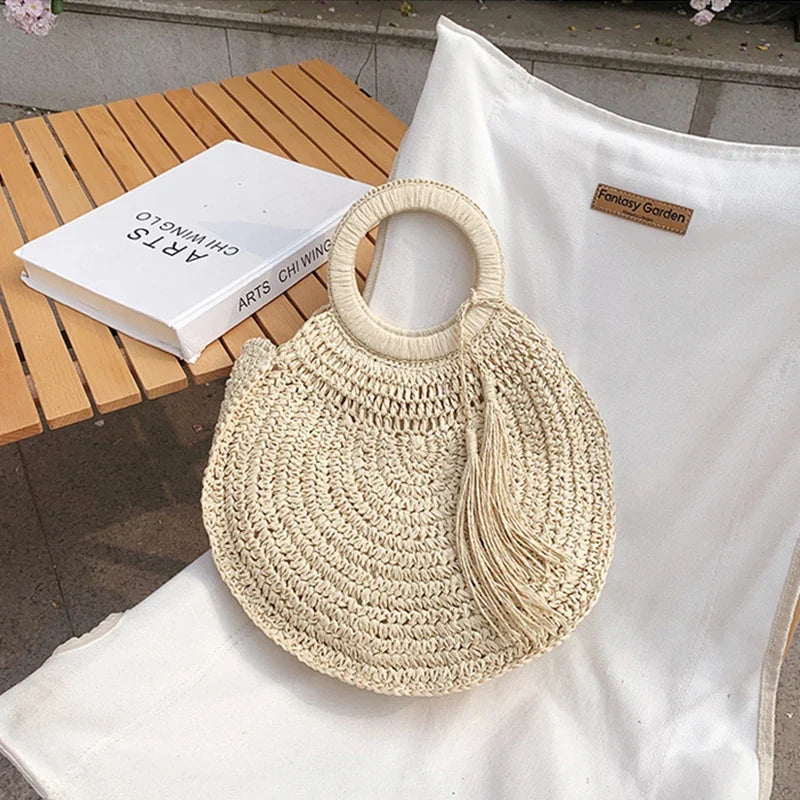 Sac à main panier bohème en paille, accessoire tendance pour femme, parfait pour la plage ou la ville.