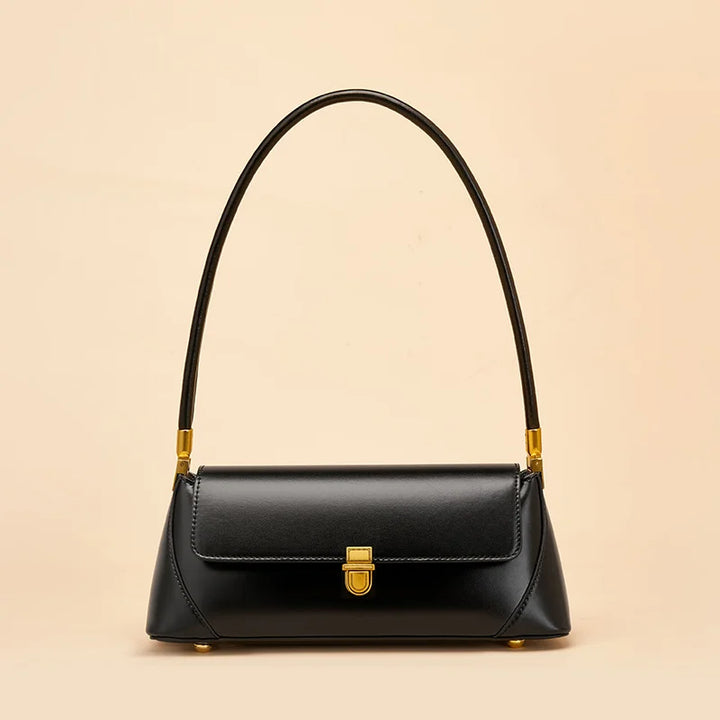Sac femme chic marron en similicuir, accessoire de mode élégant pour un style sophistiqué et moderne.