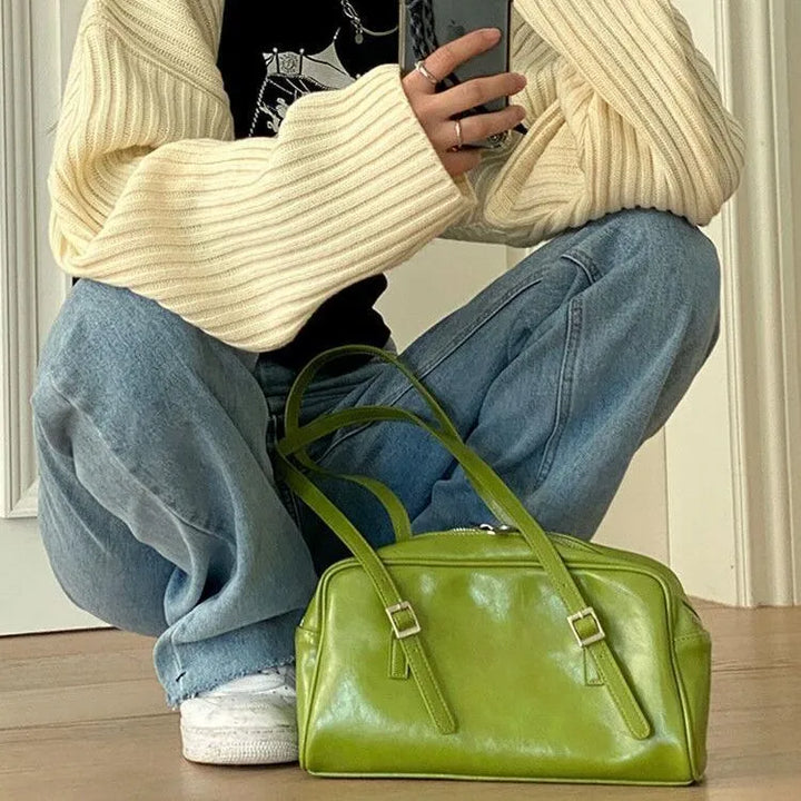 Sac à main rétro chic rectangulaire, similicuir vert kaki. Accessoire élégant pour femme.