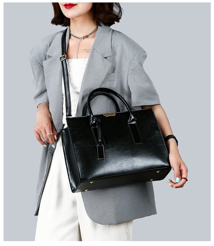 Sac à main Juliana noir élégant et structuré, en similicuir durable, parfait pour une utilisation quotidienne ou soirées