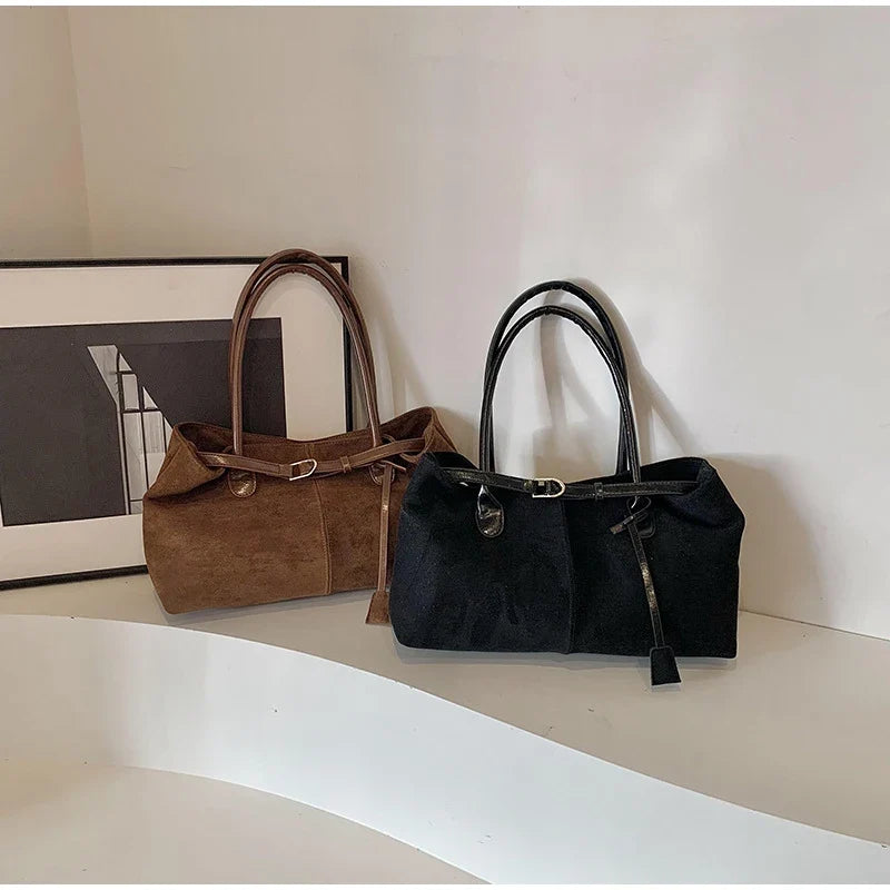 Sac à main femme style cabas en suédine marron, élégant et pratique.