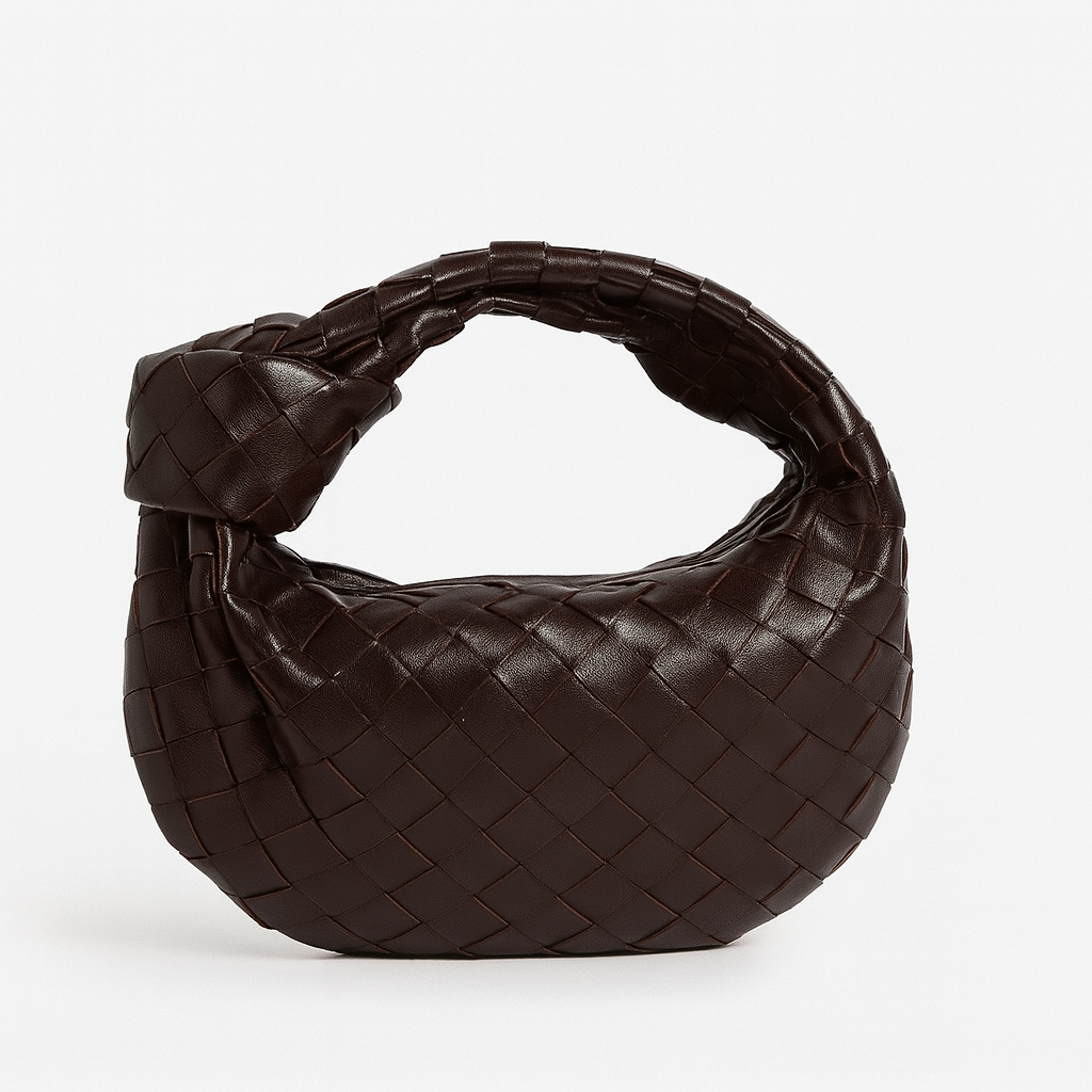 Sac à main femme élégant tissé, vue frontale. Cuir synthétique polyvalent, mode française chic.