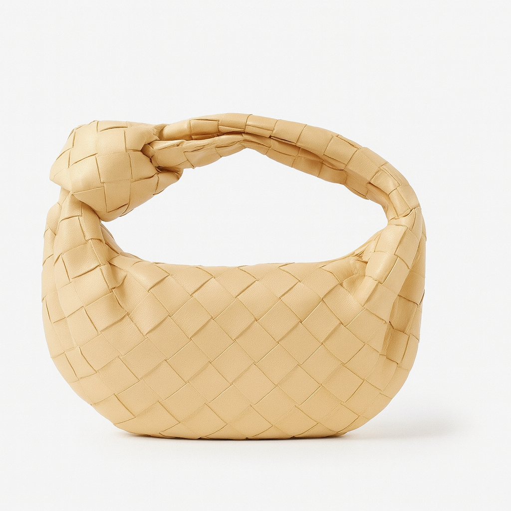 Sac à main femme polyvalent en cuir synthétique tissé. Idéal pour un look mode française chic.