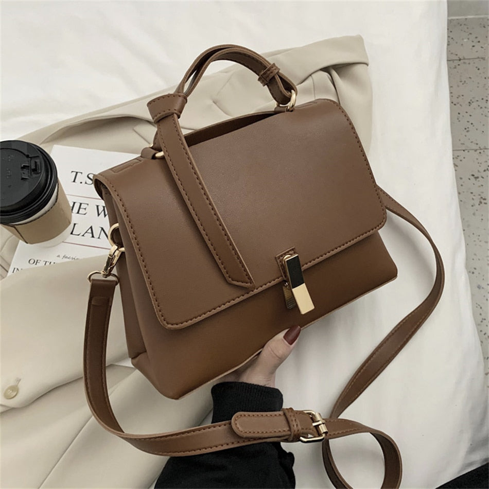 Sac à main trapèze blanc pour femme, style bandoulière, accessoire polyvalent et chic en similicuir résistant