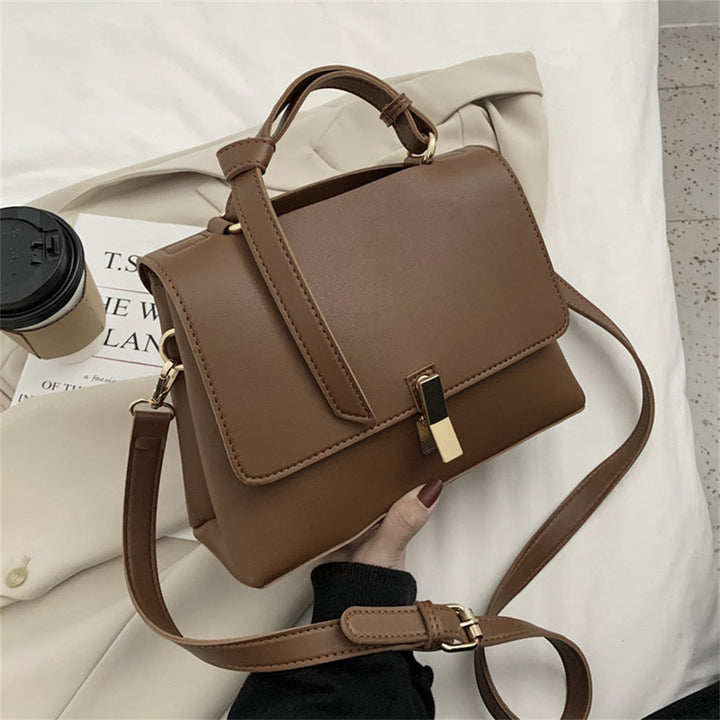 Sac à main trapèze blanc pour femme, style bandoulière, accessoire polyvalent et chic en similicuir résistant