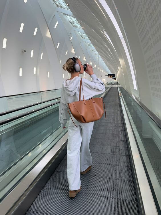 Sac surdimensionné vintage femme, look chic, parfait comme sac bandoulière ou fourre-tout élégant.