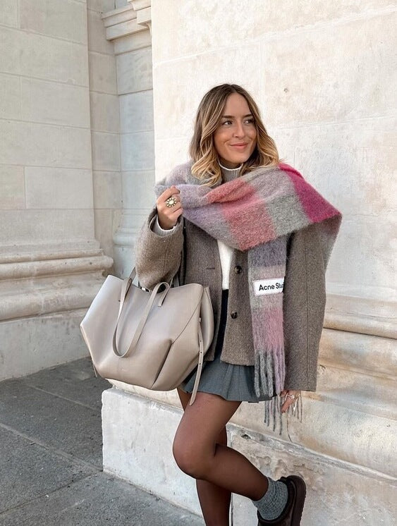 Sac à main surdimensionné vintage pour femme, élégant et pratique, style minimaliste chic.