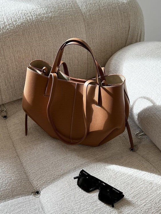 Sac femme vintage grand format, élégant fourre-tout ou sac bandoulière minimaliste.