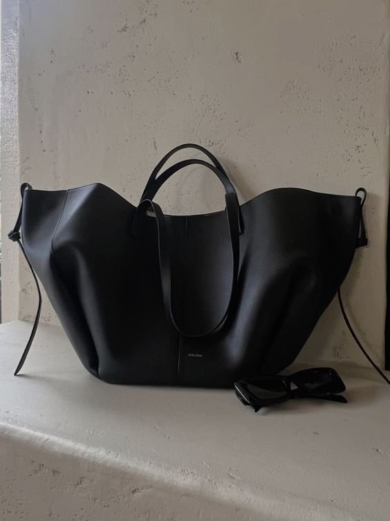 Élégant sac femme vintage, fourre-tout spacieux, idéal comme sac bandoulière chic et pratique.
