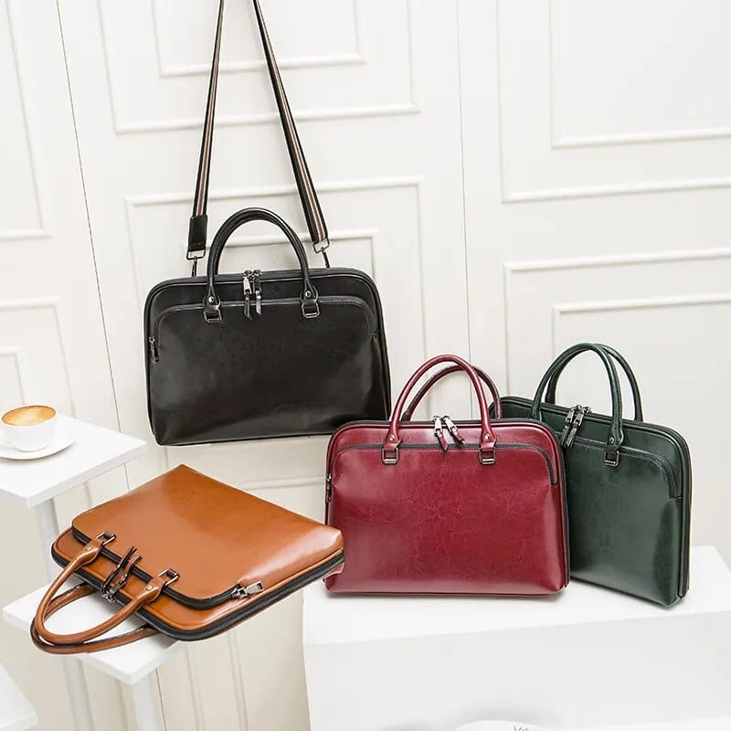 Sacoche ordinateur portable femme en cuir, style élégant et pratique pour usage quotidien ou professionnel.