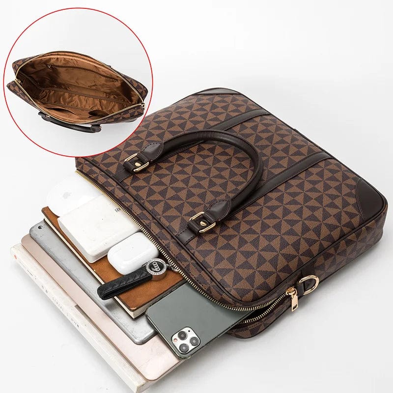 Sac ordinateur portable femme, couleur marron foncé, doté d'une sangle ajustable et de multiples poches int'erieures.