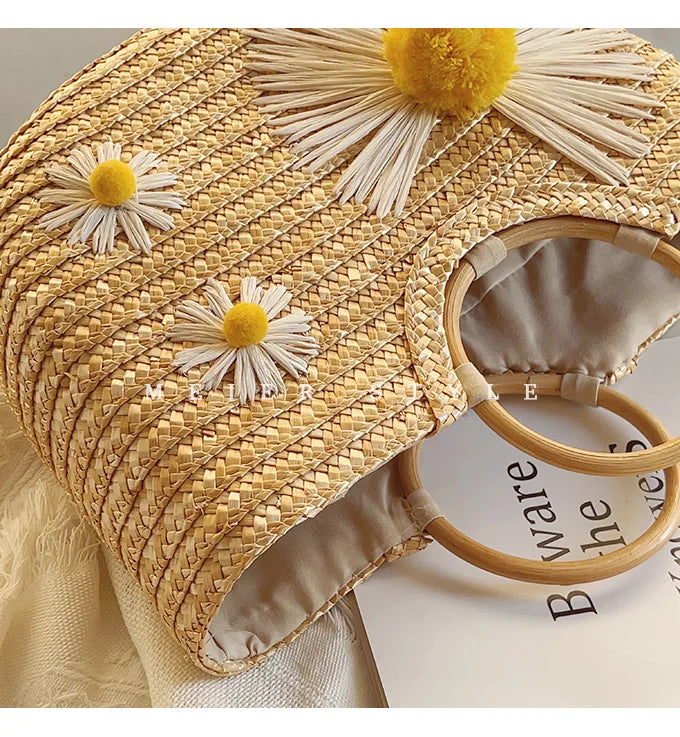Grand sac de plage en paille pour femme, motif floral marguerite. Idéal pour l'été et les vacances bohèmes.