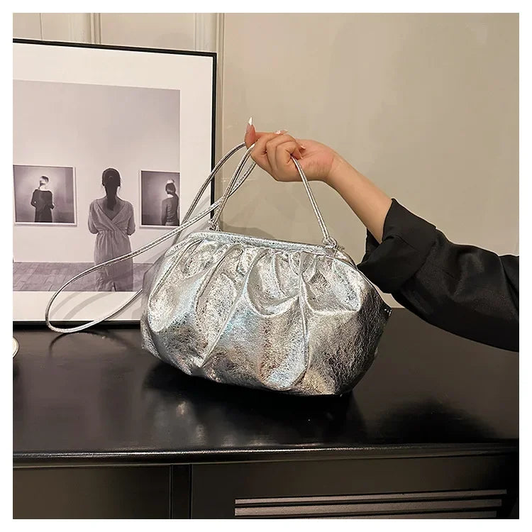 Sac à main pochette argenté compact pour femmes, parfait pour soirée et occasions spéciales