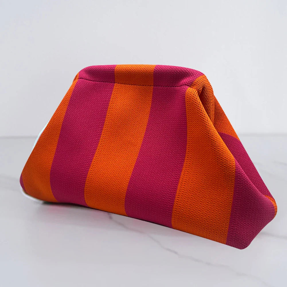 Tendance été: sac pochette femme en tissu léger et coloré, accessoire mode indispensable.