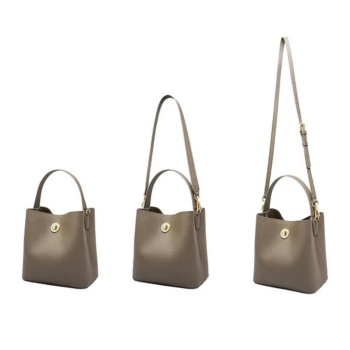 Sac seau en cuir porté épaule pour femme, un accessoire chic et polyvalent. Maroquinerie tendance.