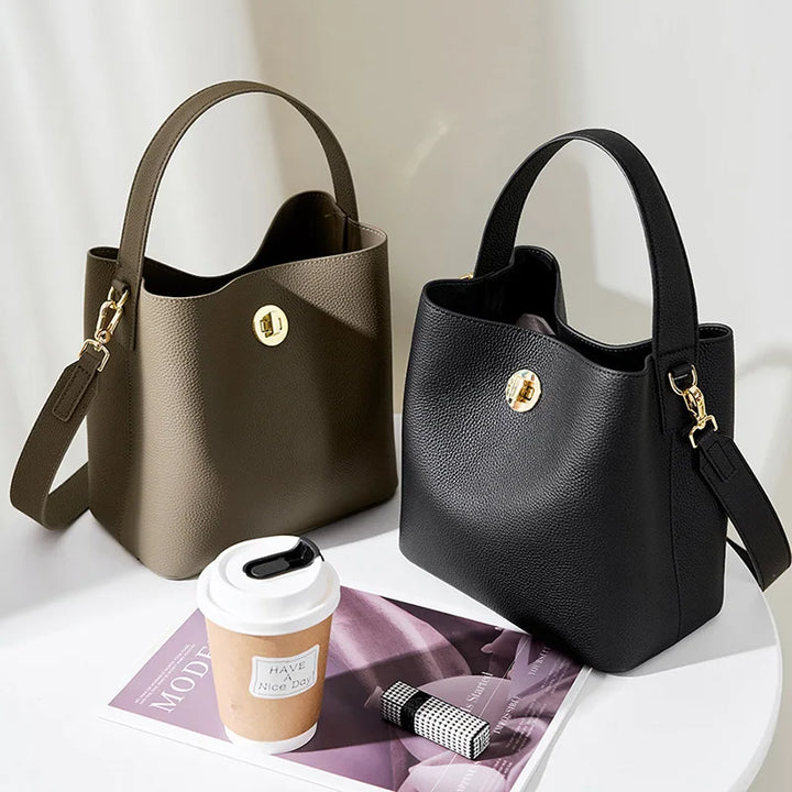 Sac seau en cuir pour femme avec fermeture pratique à cordon, parfait pour organiser vos essentiels.