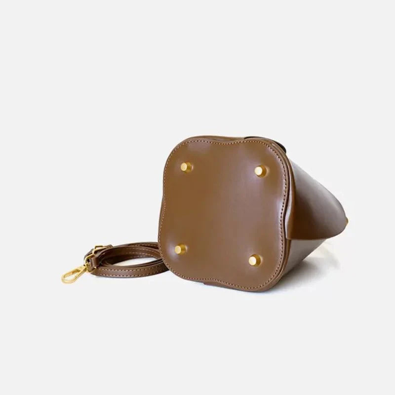 Sac à main seau luxe en cuir vachette de qualité supérieure, artisanat fin. Pour une mode élégante.