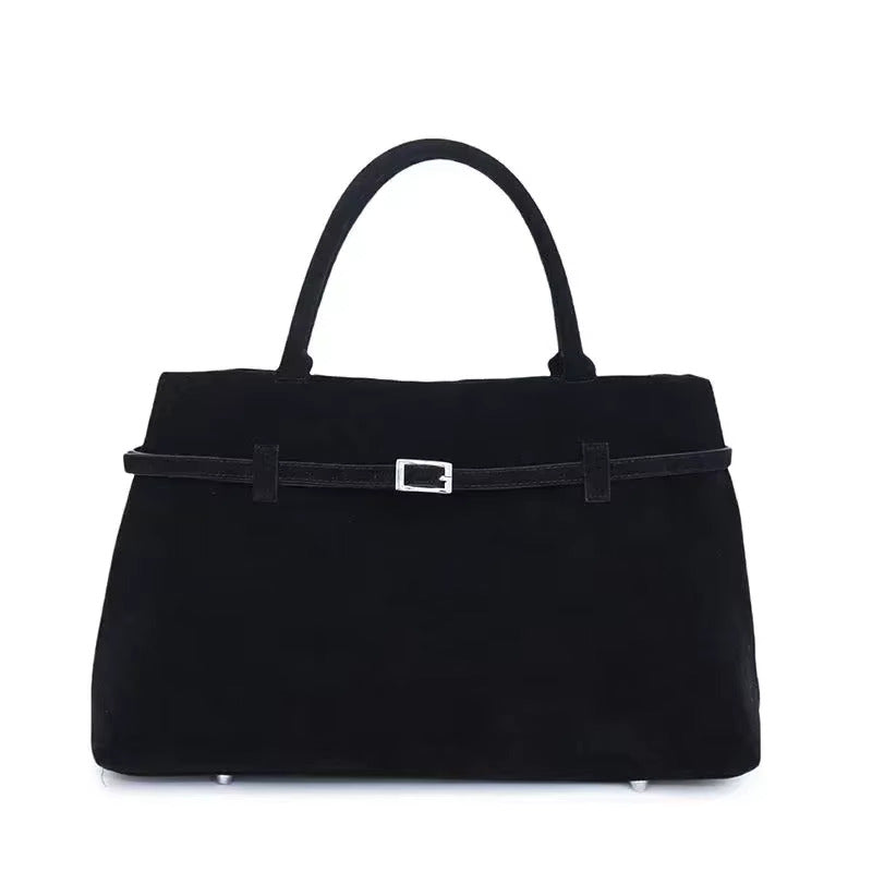"Sac Victoire élégance végan en daim abricot, dimensions 38x16x25 cm, look raffiné pour femmes, luxe et fonctionnalité"