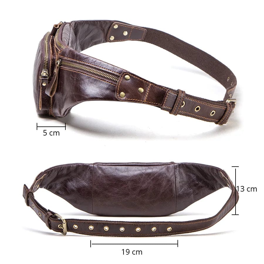 Modèle masculin portant une sacoche banane en cuir véritable noir à la taille, style urbain, sacoche homme.