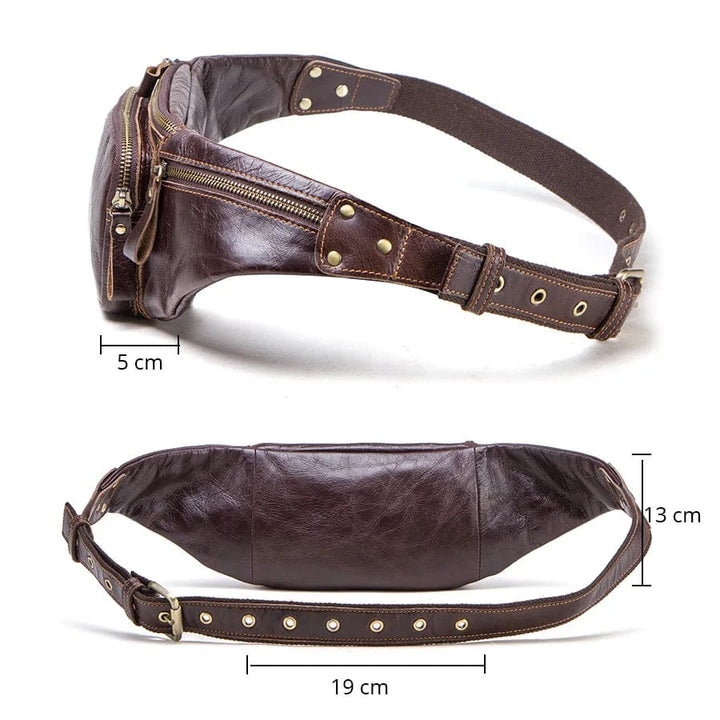 Modèle masculin portant une sacoche banane en cuir véritable noir à la taille, style urbain, sacoche homme.