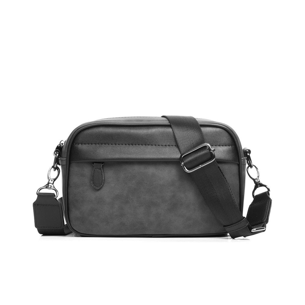 Sacoche bandoulière homme style camouflage noir, idéale pour un look urbain. Pratique, sécurité et mode pour voyage.