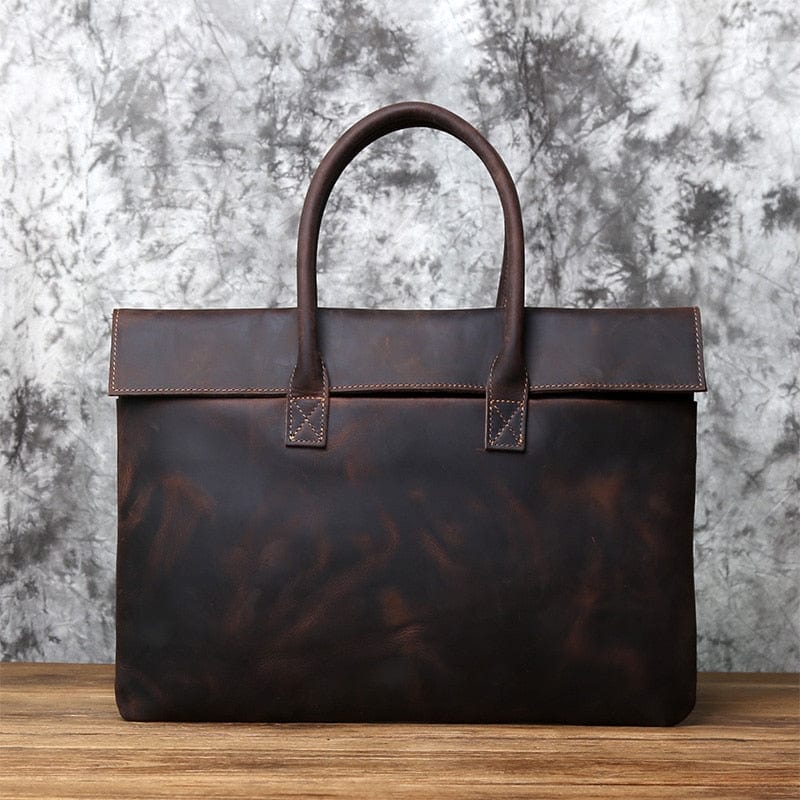Sac à main élégant pour homme en cuir marron, parfait pour les documents et le travail
