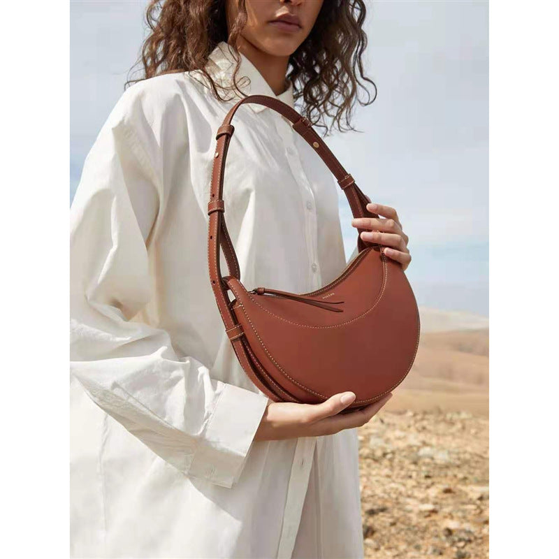 Sac à main chic en cuir véritable pour femme, accessoire de mode élégant et pratique.