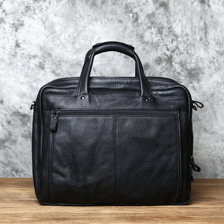 Sacoche homme en cuir noir, ideal pour transporter un ordinateur portable et des documents. Style professionnel et durable.