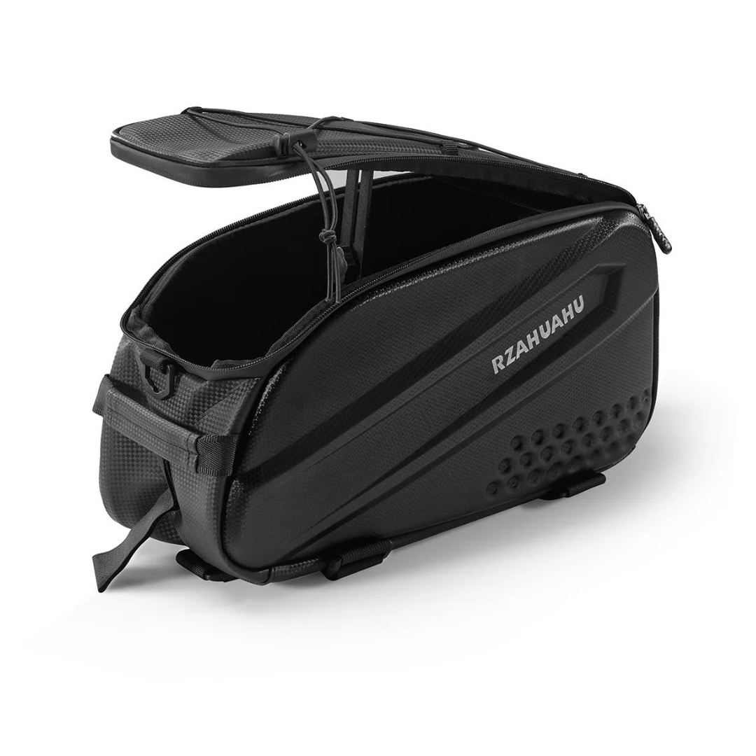 "Sacoche vélo rigide 25L imperméable, fixée sur porte-bagages, idéale cyclotourisme et trajets urbains, polyester résistant."