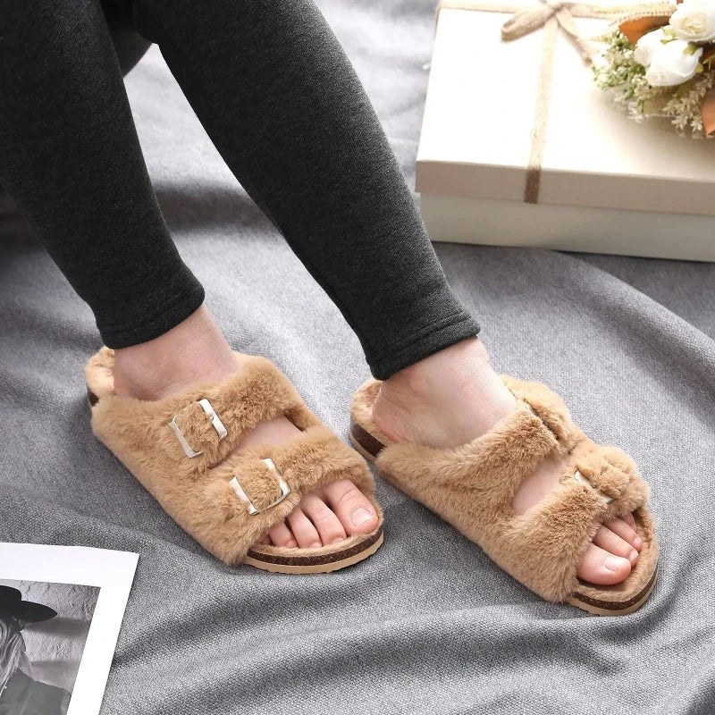 Chaussons Boston doux et pelucheux pour femme, idéaux pour l'hiver, alliant confort et style au quotidien.