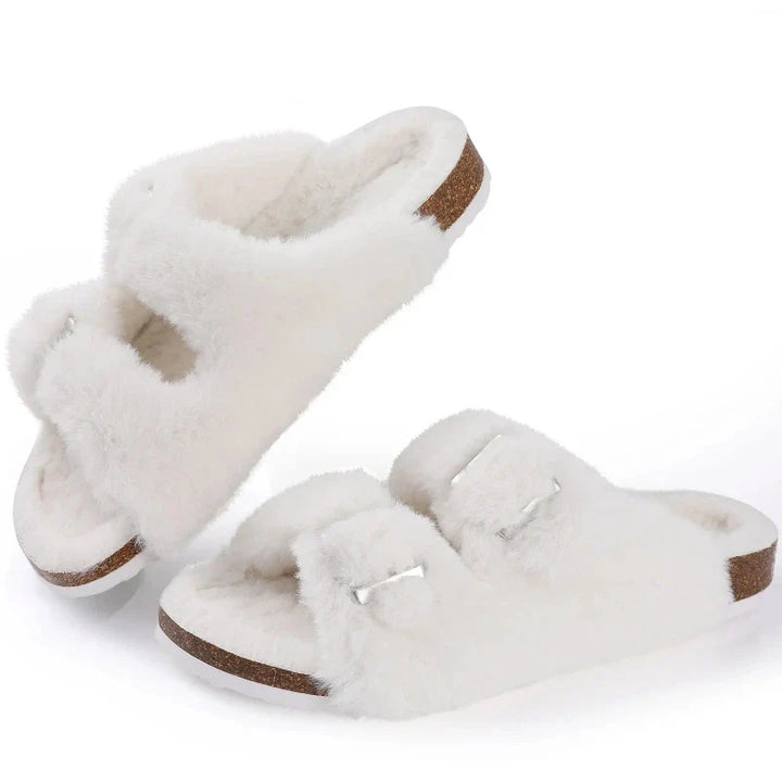 Sandales Boston classiques revisitées en version pelucheuse pour femme, un must-have cozy et tendance de l'hiver.