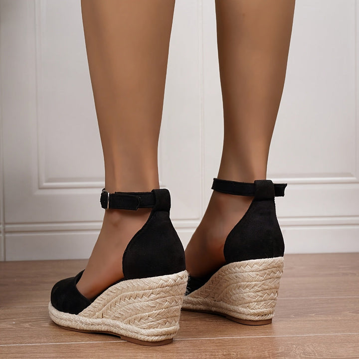 Sandales femme compensées élégantes, espadrilles confortables à talon, parfaites pour les sorties et la mode estivale.