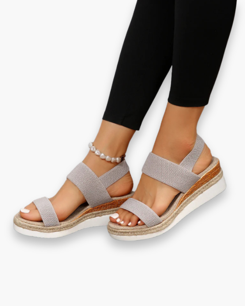 Sandales compensées femme élégantes, talon robuste, bride ajustable, design moderne, confort toute la journée.