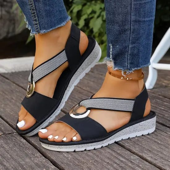 Profitez de l'été avec ces sandales femme à boucle décorative, conçues pour votre confort.