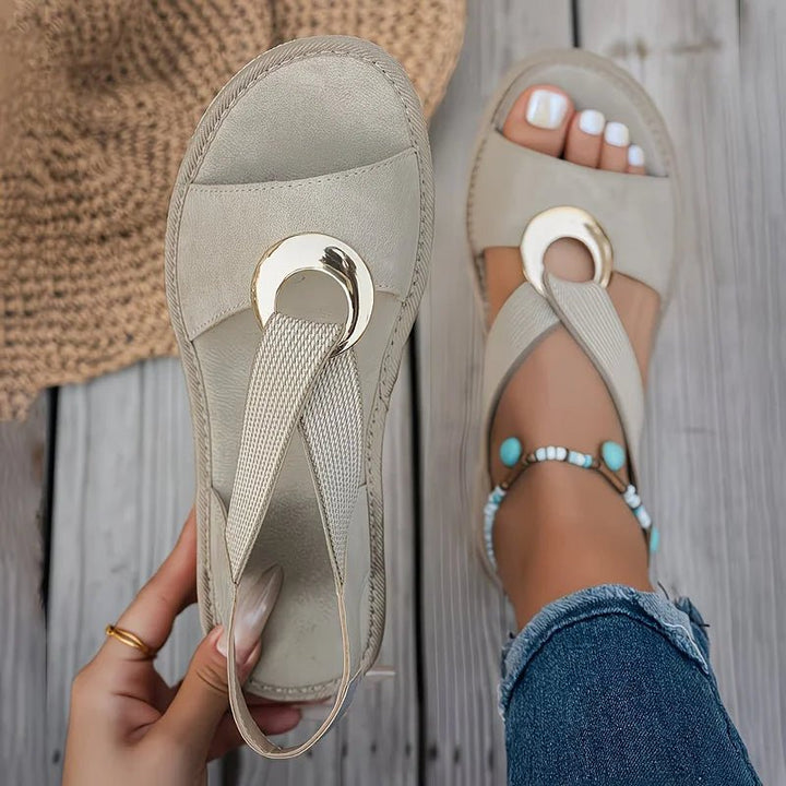Sandales femme légères et confortables avec boucle, parfaites pour les styles décontractés estivaux.