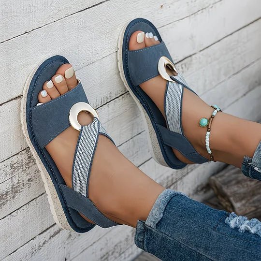 Sandales femme polyvalentes à boucle, parfaites pour les vacances, la plage et le confort estival.