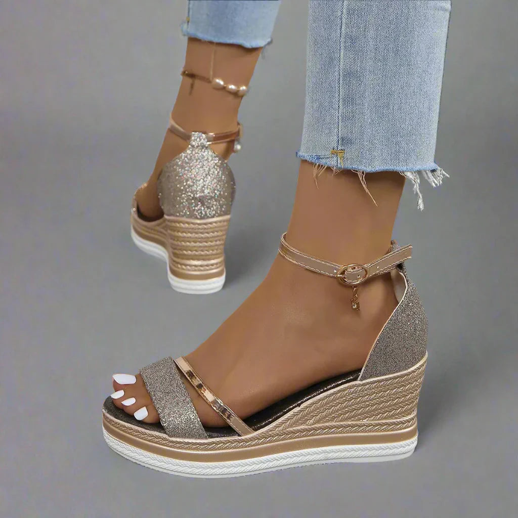 "Sandales confortables Sana élégantes pour femmes, design raffiné, idéales pour toutes occasions et tenues variées."