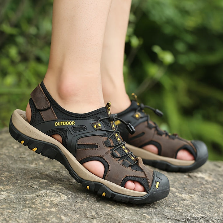 Sandales de randonnée homme en cuir, offrant confort et adhérence pour toutes vos aventures.