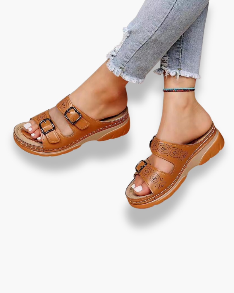 "Sandales d'été confortables pour femme avec design élégant, semelle ergonomique et système de fermeture ajustable."