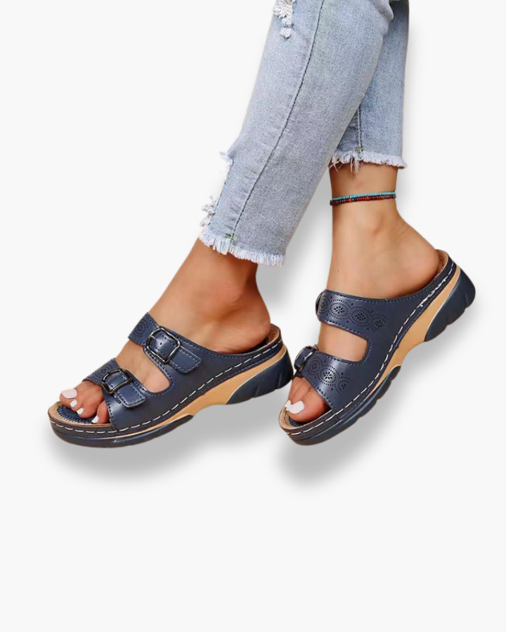 "Sandales d'été confortables pour femme avec design élégant, semelle ergonomique et système de fermeture ajustable."